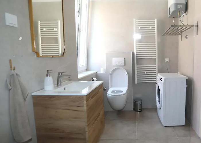 Kamala Apartment *